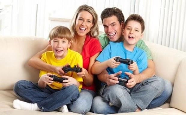 Hayal gcnz kullann: Kendi hayal gcnze gvenin. ocukluunuzda sizin keyif aldnz oyunlar ve etkinlikleri de ocuunuza retebilirsiniz. Bu arada ocuunuzun dier aile yeleri ile de zaman geirmesini salayn. Babas ile ba baa zaman geirme imkan varsa siz dahil olmayn, ynlendirme yapmayn.