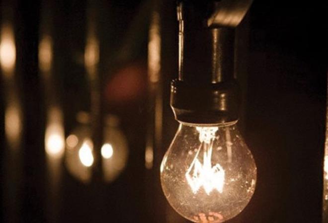 Yeni ylla birlikte tketicilerin bu hakka kavumasnn ardndan elektrik irketleri, abone saysn artrmak iin SMS ve mail yoluyla vatandalara indirim tarifeleriyle ilgili bilgiler gnderiyor.