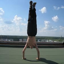 Hartford'da, bir kimsenin ellerinin stnde kardan karya gemesi yasak.