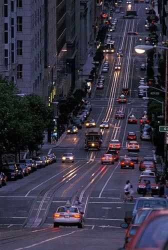 Kaliforniya'da pibir motorlu tat, srcs yokken saatte 75 km'den fazla srat yapamaz