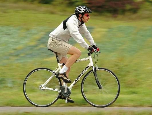 Baldwin Park'ta havuzda bisiklet kullanmak yasak.