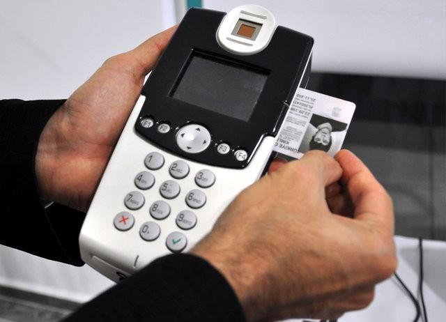 T.C. Kimlik Kart, kamu kurum ve kurulularnda uzaktan (elektronik) salanan hizmetlerin kullanm srasnda, vatandalar iin kiisel kimlik dorulama amacyla kullanlacaktr.