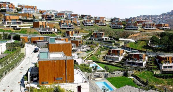 Usta oyuncu, 2.5 ay sren ev dekorasyonu iin ise 4 milyon lira harcad.