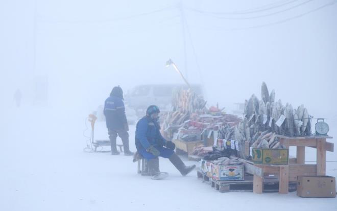 6- Chapple, yerli halkla arkada olup evlerine davet edilmeden nce iki hafta kk bir otelde kald.