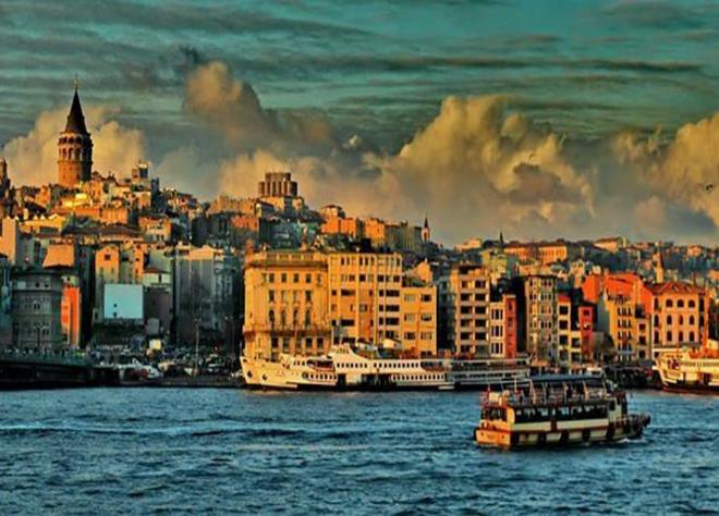 Eis tin polis'in (ehre doru) yuvarlana yuvarlana stanbul'a dnt de stanbul'un kken tartmalarnda iddia edilir. stanbul'un (kon) stan (tino) poli'den parantez iindekilerin zamanla dmesiyle gelmi olduu da olaslklardan biri.