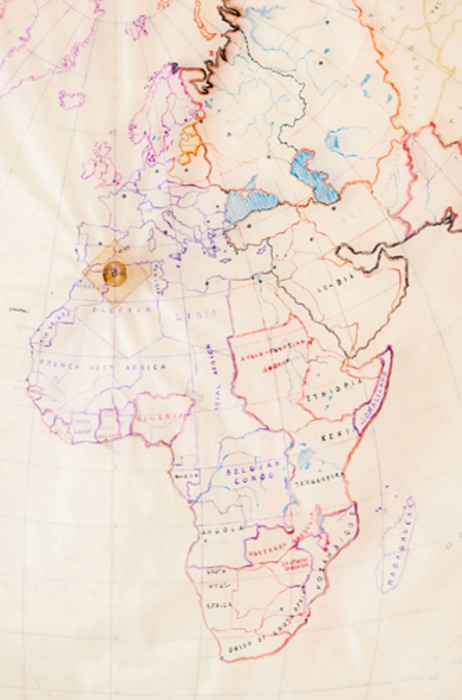 Plastik bir malzeme zerine elle izilmi...