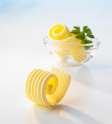 Trkiye&#8217;de margarin tketimi dnya ortalamasnn ok altnda<br>    Prof. Dr. Besler, &#8220;Yetikin bir bireyin gnlk ya tketiminin 60&#8211;70 gram olmas, Dnya Salk rgt&#8217;nn (WHO) tavsiyeleri arasndadr. Bu yan te birinin doymu, te birinin tekli doymam, te birinin de oklu doymam olarak tketilmesi nerilmektedir. nsanlarn gnlk enerjilerinin %30&#8217;unu, hatta enerji ihtiyac yksek olanlarn %35&#8217;ini yalardan salamas gerekir. Oysa bu oran, ortalama Trk insannda %24&#8217;dr.