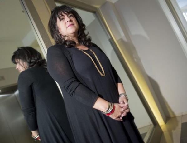 E.L. James   95 MLYON DOLAR