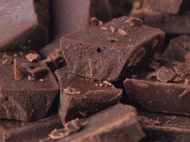 Bitter ikolata   <p>  (Minimum %60-70 kakaolu)  Tansiyonu dengeler, iltihapla ve kan phtlamasyla savar.