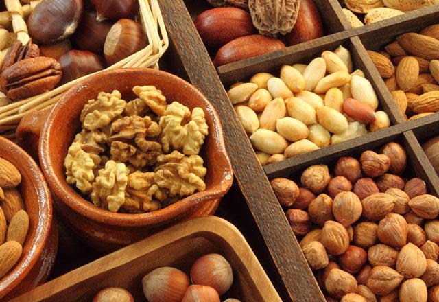 Kuruyemi   <p>  erdii protein lifleriyle kalbi korur. Kuruyemilerde bulunan E vitamini kt kolesterol azaltmaya yardmc olur.