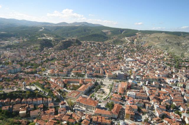 <p><strong>Kastamonu</strong></p>    <p>2015 nfusu:372633</p>    <p>2016 nfusu:376945</p>    <p>Deiim(%): 1,15</p>