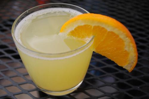 - Su imek kendi bana vcudunuzu toksinlerden arndrr ama iine C vitamini eklendiinde kannzdaki toksinler de temizlenir ve cildiniz kzarklklardan ve ince izgilerden kurtulur.