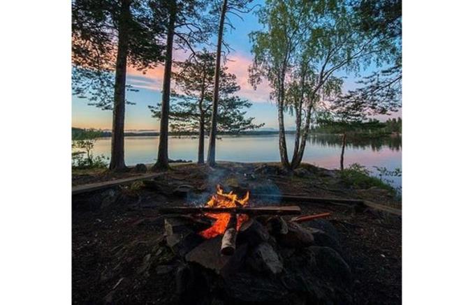 Ad &#8220;friluftsliv&#8221; olan bu yaam biimi, ngilizceye &#8220;free air life&#8221; olarak evriliyor.