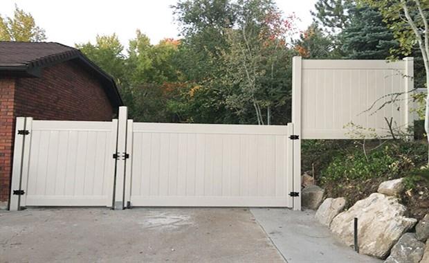 2.&#8220;Evet bu byle smad. Biraz yukar koyalm ya anlalmaz&#8221; kaps.<p>Canmz mimarmz. Tm iyi niyetiyle evi hrlya hrsza kar korumak istemi.