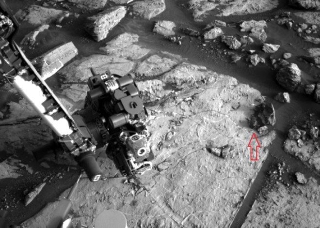 Curiosity, Mount Sharp blgesinde ilerledii srada son derece ilgin bir meteor kefetti. Ortalama bir meteordan ok daha kk olan bu meteor, tamamen nikel ve demirden oluuyor.