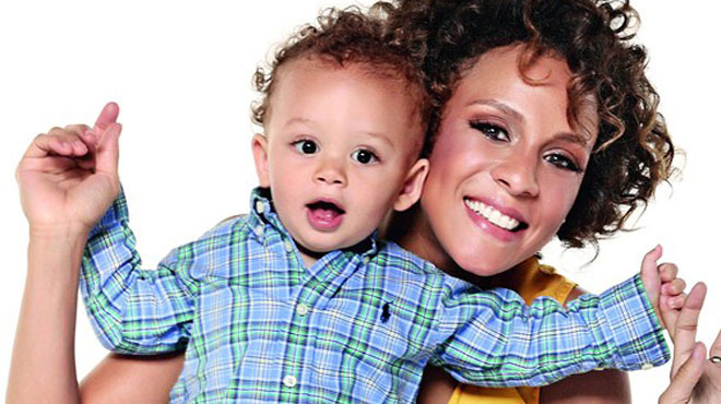 Kznn mezarnn banda duygularn ifade eden anne Foster, ilalarla ayakta durduunu syleyerek, "Evladn kaybeden bir anne ne hissederse, onu hissediyorum. Allah, kan dmanma evlat acs tattrmasn. ok zor. im kanyor. im paralanyor.