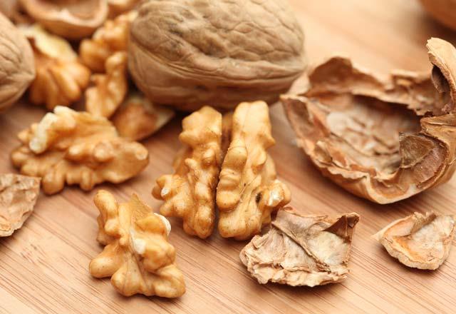 Ceviz-bal ikilisi ile kanserojen etkileri yok edin<p>     Kansere kar doal besinlerin gc bilinen bir gerektir. Doal besinleri birlikte tketerek de kanser riski daha da azaltlabilir. Birlikte tketilmesi nerilen mucize ikililerin banda ceviz ve bal gelir.