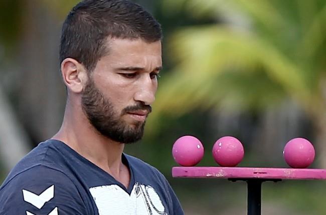 Survivor nller takmnn eleme aday Adem Kl aslen nereli ve kimdir? Adem Kl geen hafta banda doping skandal ile patlad. Olimpiyatlardan men edilen Adem Kl milli boksr. Adem Kl, 18 Nisan 1986 doumlu. Aslen Arl olan Adem Kl, boksrlk yapyor. Fenerbahe Boks ubesi yesi olan Adem Kl, Trkiye'yi saysz turnuvada temsil etti. Adem Kl Antalya'da dzenlenen 2004 Dnya Boks ampiyonas'nda Trkiye'ye gm madalya kazandrd. Adem Kl 2008 yaz olimpiyatlarnda da Trkiye'ye temsil etti. lk turda ngiliz Billy Joe Saunders'a sayyla yenilerek elenen Adem Kl, ilk raundu 2-0, 2. raundu 6-1 ve 3'nc raundu da 11-2 geride tamamlad ve olimpiyatlara veda etti.