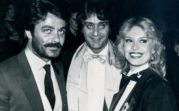 Kadir nanr, 1979&#8217;da stanbul&#8217;a gelen ve &#8216;Haydarpaa&#8217;nn gelini&#8217; olarak lanse edilen, birok filmde rol alan Christina Haydar ve kocasyla birlikte. HS_KART_17.indd 2 11/3/10 1:18:03 PM