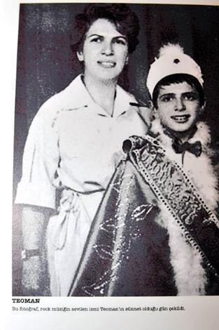 Bu fotoraf rock mziin sevilen ismi Teoman'n snnet olduu gn ekildi...