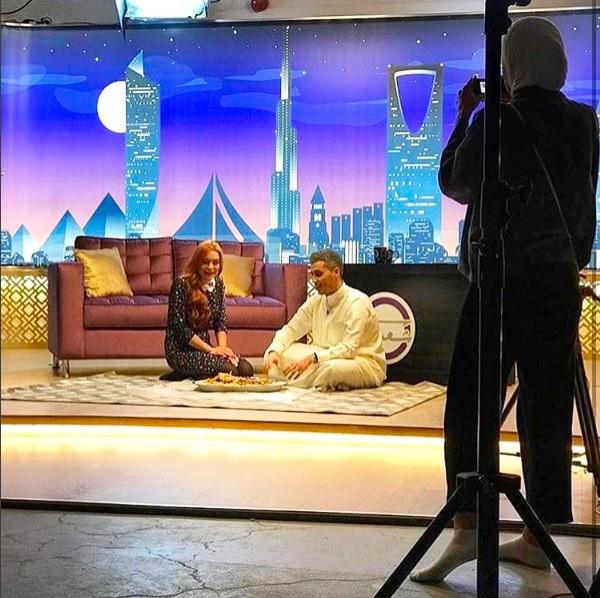 Kuveytli televizyon program Siwar Shoaib'e konuan ABD'li aktris, namaz kldn ve Ramazan'da 3 gn oru tuttuunu anlatt: "Kuveytli arkadamla Ramazan aynda 3 gn oru tuttum. Zordu ama iyidi. Kendimi iyi hissettim."