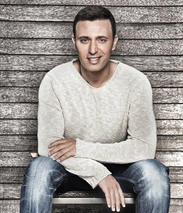 Mustafa Sandal'n byk bir saat koleksiyonu var.