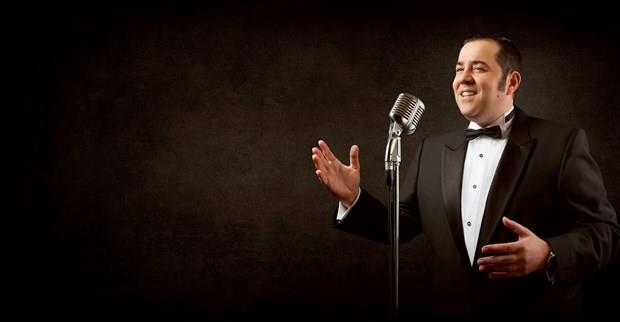 Ata Demirer tam bir gvercin hastas. Bizzat ilgilendii deiik cins gvercinleri var.