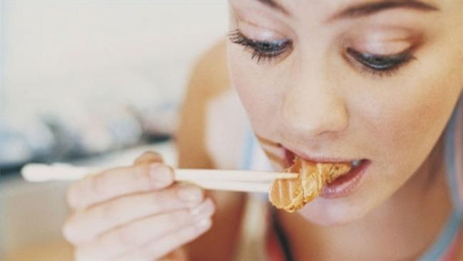 Sigaray brakmakla tat ve koku alma duyunuz iyileecei iin yemeye daha dkn olacaksnz. Bu nedenle lokmalar kk kk paralara blerek daha ok ineyin.