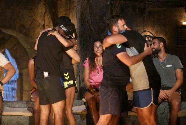 Erdi nver de gnlller takmndan eleme aday olan isimdi. Peki kimdir Erdi nver aslen nereli? Gzalt yarmasndan birinci kanca Survivor'a Berna Keklikler ile birlikte katlma hakk kazanan Erdi nver stanbul Bayrampaa semtinde oturuyor. Krklareli'li olan Erdi nver aslen Bonaktr. Sabit Bykbayrak Lisesi'nden mezun olan Erdi nver amatr olarak futbol oynuyor. Erdi nver Gmrk komisyonculuu yaparak geimini salyor. Asl hayali ise futbol menajeri olmak. 28 yanda olan Erdi u ana kadar Survivor'da oyunlardaki baarszl ile gndem oldu. enesi bolca alan Erdi nver, i sahaya gelince fena halde uvallyor.