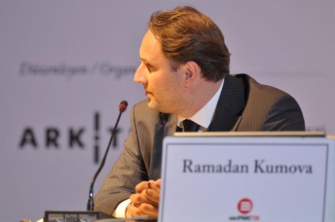 FER YAPI YNETM KURULU YES RAMADAN KUMOVA: Amerika'da var bizde niye olmasn. Bakyoruz Turgut zal bakanl istedi. Konjonktr hazr deildi, getiremedi. Sleyman Demirel, 'Bakanl getiremedim. Tek eksiim buydu' dedi. u anda konjonktr hazr. Demekki bunun doruluu bugn tartlan bir konu deil. 40 yllk siyasetin iinde her zaman gndemde olmu. Fakat siyasi liderlerin bugne kadar yapamadklar bir hayal olarak kalm. u anda bunu gerekletirebilecek bir liderimiz var. Halk da buna hazr. Ekonomi de buna hazr. Bir zaman gerekiyordu. O zaman geldi. Bundan sonra Trkiye'nin koalisyonlardan uzak kald tek iktidarla ynetilecek olmasnn n alacak. Yeni sistem hayrl olacak.