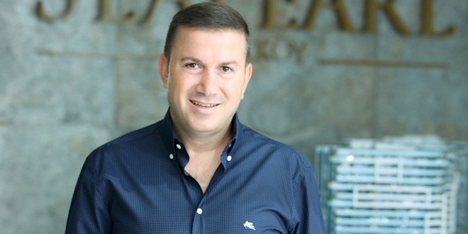 KUZU GRUP YNETM KURULU YES ZEN KUZU: Cumhurbakal sistemini destekliyorum. Trkiye ok partili hayata getii gnden bu yana, eitli koalisyon hkmetleri deneyimini yaad. Koalisyon dnemlerinde yaanan skntlar lkeye hibir fayda getirmedii gibi ift ballk beraberinde kargaa ve huzursuzluu da dourdu. Trkiye siyasi ve ekonomik anlamda en gl dnemini AK Parti ynetimi ile yayor. AK Parti'nin 2002'den bu yana hem d hem de i politikada yaad siyasi baar lke ekonomisine de tand. Son dnemlerde yaadmz olaylara kar tek yrek olarak duruumuz, ekonomimizin ve lkemize ballmzn ne kadar gl olduunu gsterdi. TBMM'yi dardan kartran vesayetilerin gcn krmak, "Hakimiyet kaytsz artsz milletindir" hkmn gerek anlamda uygulamak ve istikrarl bir Trkiye iin 'evet' diyorum.