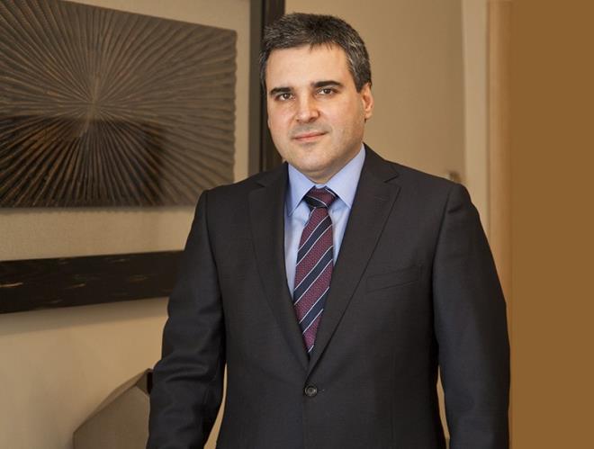 EGE YAPI YNETM KURULU BAKANI NAN KABADAYI: lkemiz, dnyann en etkin lkeleri arasnda yerini salamlatrmak ve en byk 10 ekonomiden biri olmak zere emin admlarla ilerlemektedir. Bu dorultuda Sayn Cumhurbakanmz'n ortaya koyduu 2023, 2053, 2071 stratejik vizyon projeleri oluturulmutur. Trkiye olarak bu hedeflere ulamak iin gl bir ynetim modeli en byk ihtiyacmzdr. Bu nedenle gl bir Trkiye iin referandumda oylanacak anayasa deiikliinin lkemizi daha ferah ve mreffeh bir gelecee tayacana inanyorum. stikrarl ve gl bir Trkiye iin 'evet' diyorum.