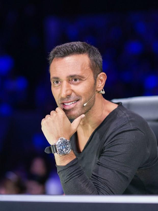 MUSTAFA SANDAL- 46 yandaki arkcnn en byk korkusu trafik srasnda tp kamyonetlerinin arkasnda yer almak. nl arkc, seyir halindeyken bu durumla karlatnda aracn kenara ekip, kamyonetin gemesini beklediini sylyor.