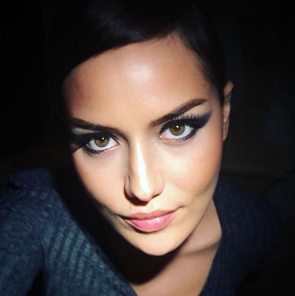 ddialara gre bu yorum ve ilgi Fahriye Evcen'i ldrtmt. Burak zivit'te nispet yaparcasna resmi instagram sayfasndan ilk defa Fahriye Evcen ile olan bir fotorafn paylamt.