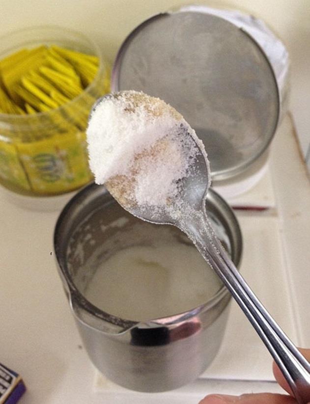 1- Hangimiz sevmedik bilmiyorum ama hangimiz ay imiyoruz ki? Ve o kak... Ve o eker...