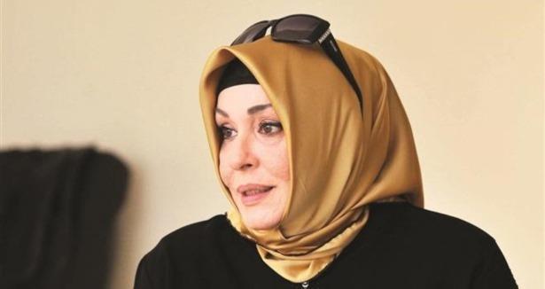 Necla Nazr Yeilam da bir dnemene damgasn vuran nl yldzlardan, Ferdi Tayfur ile uzun sre birlikte yaam ve o dnemde kapanm olmasna ramen etki altnda kalmadn ve kendi inanlar dorultusunda kapandn sylemitir. Ferdi Tayfur'dan ayrldktan sonra i bulamad iin bir dnem alm ama sonra tekrar ban kapam bir sanatmzdr..