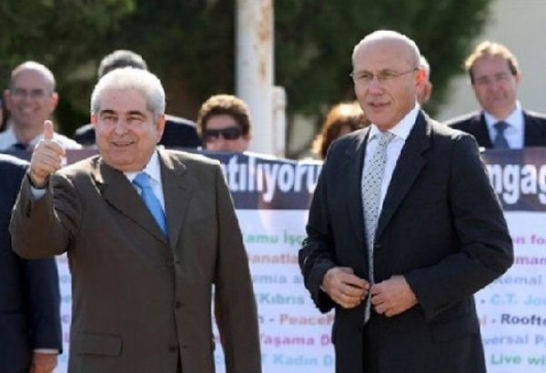 <p><b>KKTC Cumhurbakan Mehmet Ali Talat</b></p> 2004 ylnda KKTC Babakan' seildiinde 52 yandayd.