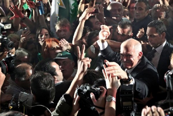 <p><b<Yunanistan Babakan Yorgo Papandreu</b></p> 57 yanda, 2009