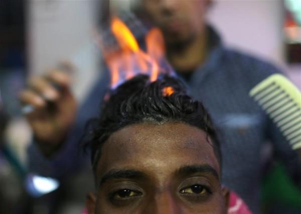 The Sun'n haberine gre nce mterinin sana kolay tutuabilen bir sv sren berber, bu svy tututurduktan sonra fn ekiyor.