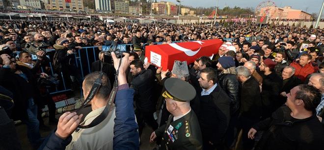 TE EHT CENAZESNDEN KARELER...