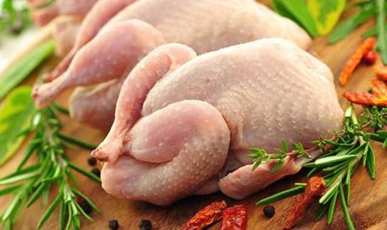 Bu hastalktan daha fazla etkilenen tavuklar genellikle nugget gibi ilenmi et rnlerinde kullanlyor.