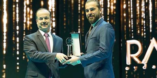 Enstit Dirili Erturul'daki rolnden dolay oyuncu Engin Altan Dzyatan'a ve Dirili Erturul'un yapmcs ve senaristi Mehmet Bozda'a, skp Radyosu'na, Erkan Our ve smail Hakk Demirciolu'na, ynetmen ve senarist Dervi Zaim'e, Trk kltrne katklarndan dolay dl verdi.