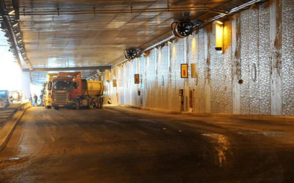 Baz otobs duraklar da tnel iinde ina edilen zel blme tanacak.