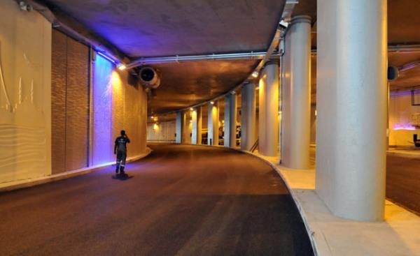 Taksim Yayalatrma Projesi kapsamnda ara trafiini yer altna tamak iin meydann altna ina edilen tnellerde sona yaklald.