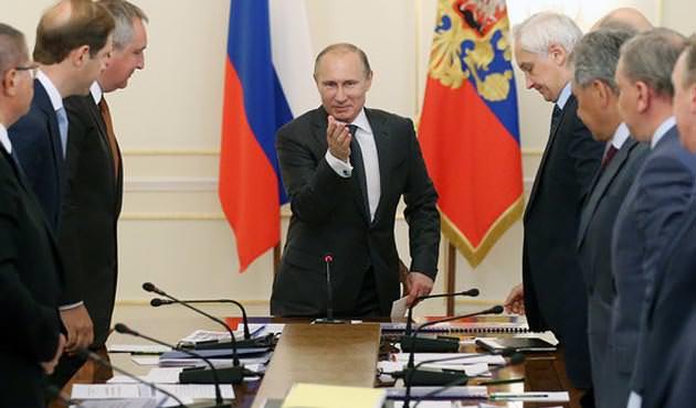 <p><b>Cumhurbakanl sistemi federasyon mu getirecek?</b></p>      <p>Bakanlk sistemi yada parlamenter sistem, hkmet biimleridir. Bakanln mutlaka federasyon getirecei doru deil. rneklere bakalm. ABD, federal devlet ve bakanlk sistemi var. Almanya federal devlet ama parlamenter sistem var. Kanada federal devlet ve parlamenter sistem var. svire kantonlar var yani federal devlet ve meclis hkmeti sz konusu. Rusya da federal devlet ve yar bakanlk sistemi var.</p>