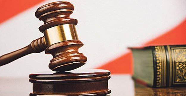 <p><b>Yarg, Cumhurbakan'nn kontrolne mi geecek?</b></p>      <p>ster Bakanlk sistemi olsun ister parlamenter sistem, yarg her iki durumda da bamsz olur. Mevcut sistemde says 22 olan HSYK yelerinin drd Cumhurbakan tarafndan geri kalan yargnn dier kurumlar tarafndan atanr. Yeni sistem ile HSYK yelerinin says 13 oluyor. Yine drd Cumhurbakan tarafndan atanyor. Meclis'e ilk defa atama hakk veriliyor ve 7 kiiyi Meclis atyor. Yarg hem Meclis hem de Cumhurbakan tarafndan belirleniyor. Yani halkn setii Yrtme ve Yasama tarafndan. Meruiyetini halktan alan yaplar tarafndan. HSYK yaplarna dnya rneklerinde bakalm. Hollanda'da HSYK yeleri Adalet Bakan nerisiyle Kral tarafndan atanyor. sve ve Danimarka'da tm yeler hkmet tarafndan atanyor. Fransa'da yeler Cumhurbakan, Meclis ve Senato tarafndan belirleniyor. </p>