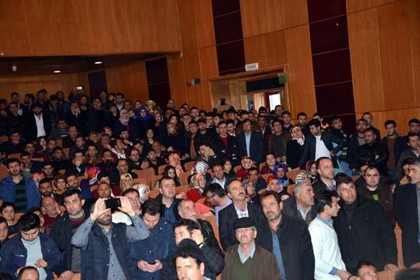 Torpil iddialar    <br>Noter Katibi Ergven'in talimatyla kura ekimine geildi ve isimler salondaki dev ekrana da yanstld. Kadir Ergven de kuradan kan isimleri tek tek okurken, asil 50 kii belirlendikten sonra yedek listenin kurasn ekmek istedi.