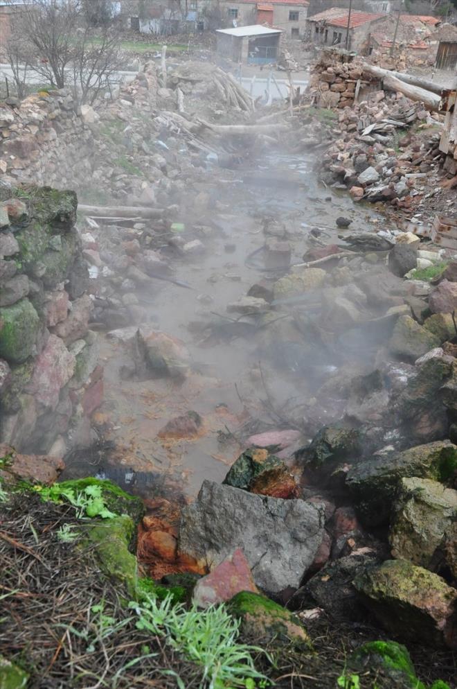 anakkale'de arkaya arkaya gelen depremler ve sonrasnda yaananlar blge halkn korkutuyor.