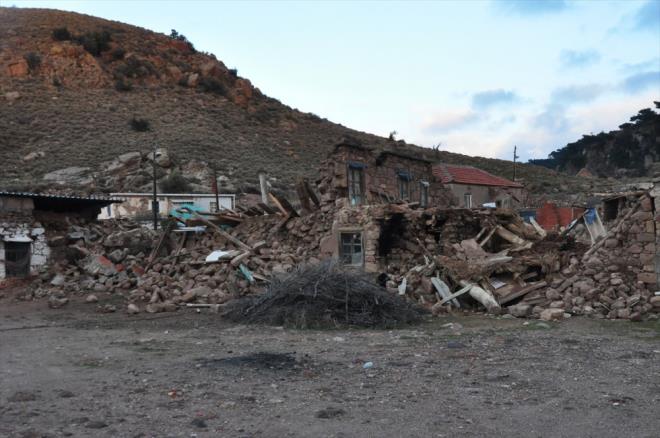 En son deprem 12 ubat'ta 5.3 byklnde oldu. Bu depremde en byk zarar Ayvack'a bal Tuzla kynde meydana geldi.