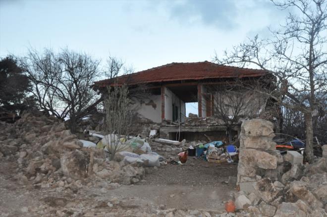 Son olarak 12 ubat'ta meydana gelen deprem Ayvack ilesine bal Tuzla kynde ykma sebep oldu. Ky halkn korkutan ise depremden sonra yklan bir evin olduu yerden kaynar su kmaya balamas oldu.